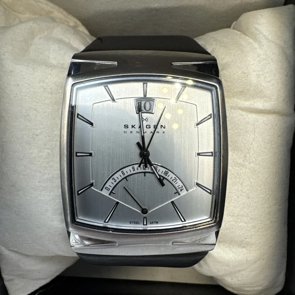 Skagen 568LSLZM Black Leather Strap Silver Dial Date Indicator Men's Watch